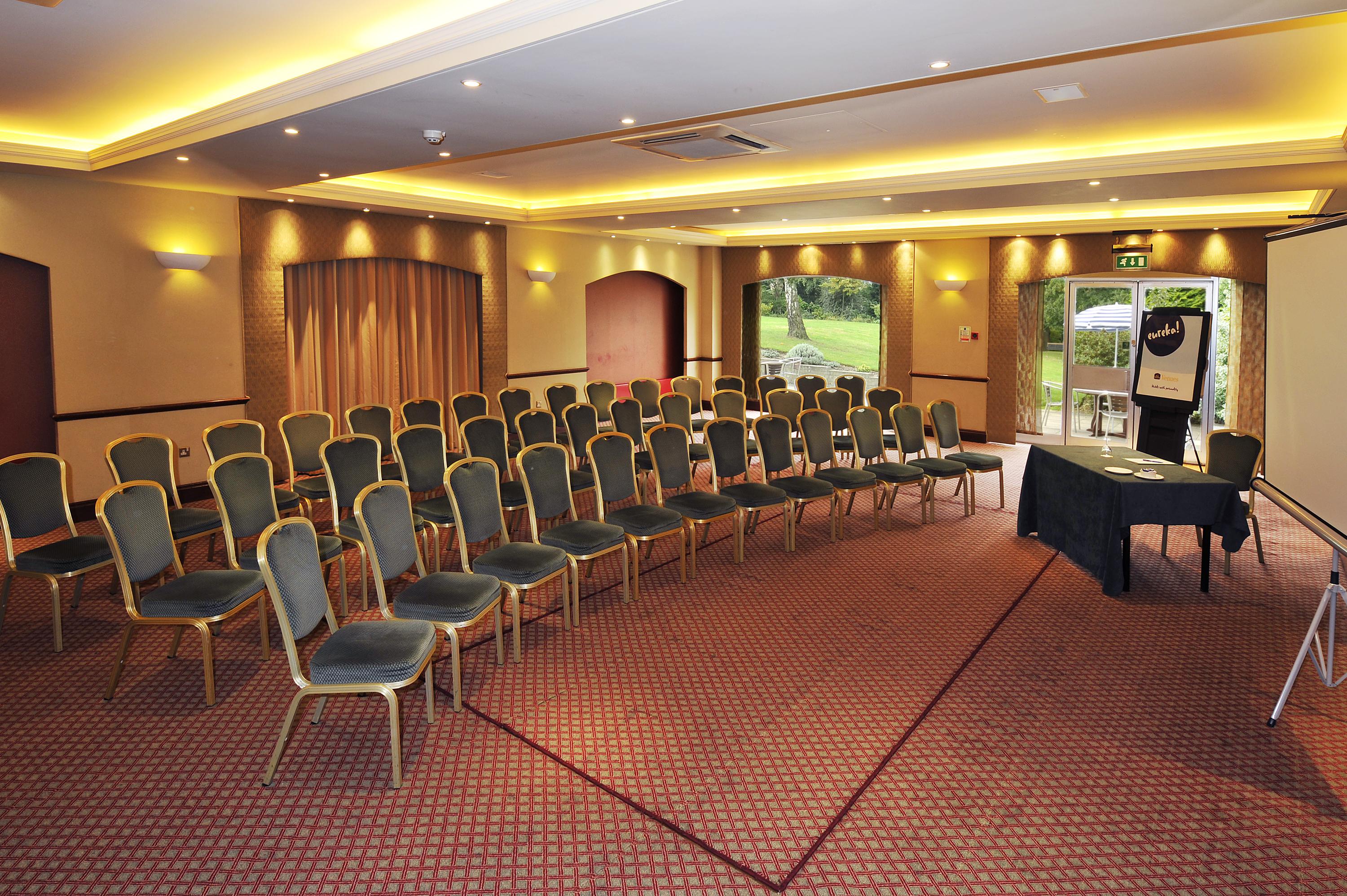 Bromley Court Hotel London Exterior photo