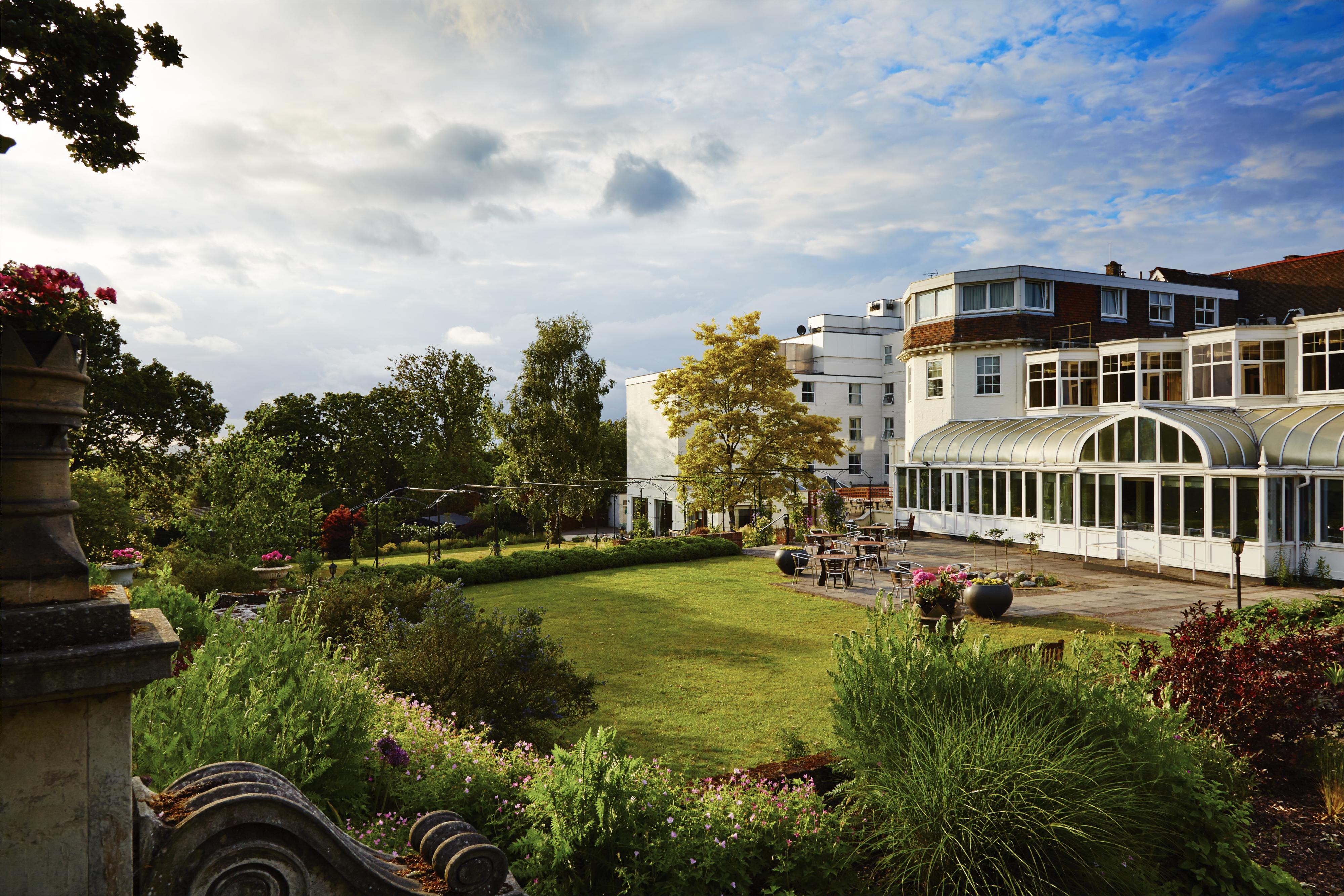 Bromley Court Hotel London Exterior photo