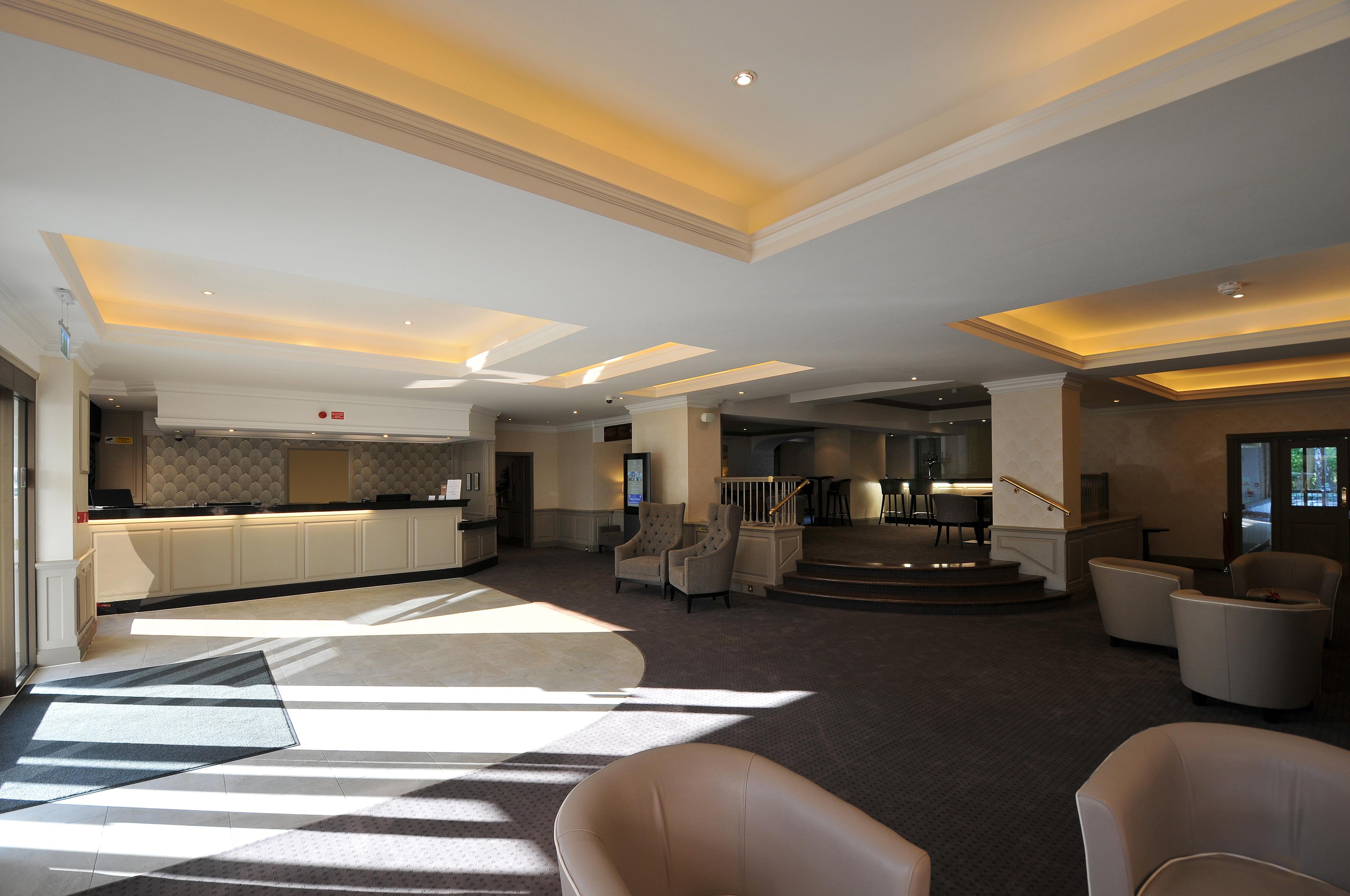 Bromley Court Hotel London Exterior photo