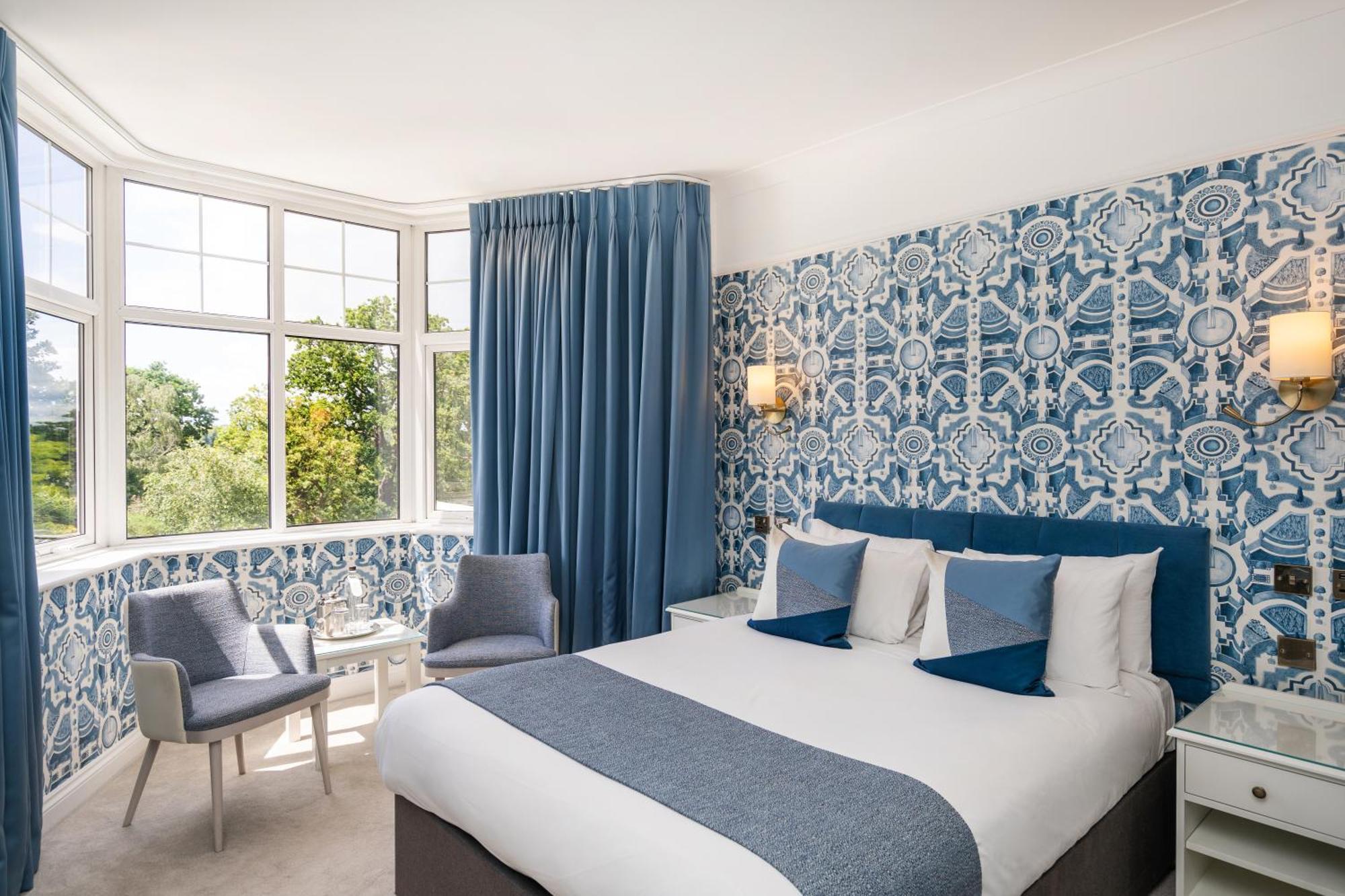 Bromley Court Hotel London Exterior photo