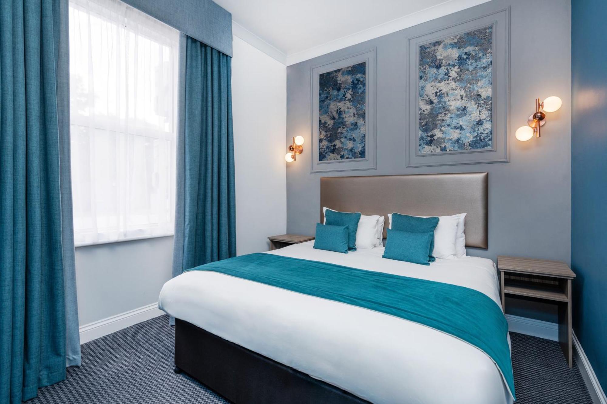 Bromley Court Hotel London Exterior photo