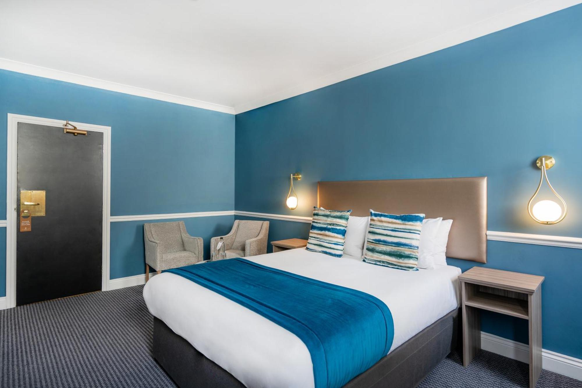 Bromley Court Hotel London Exterior photo