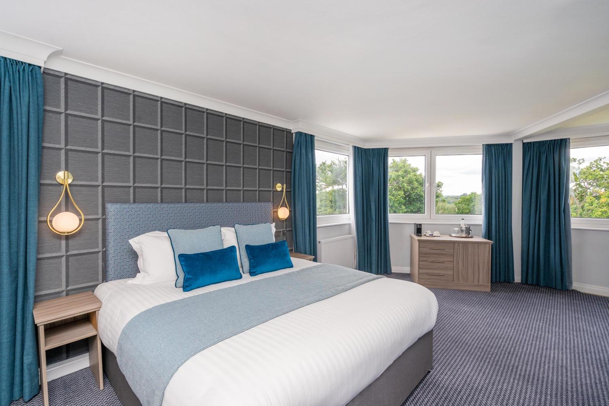 Bromley Court Hotel London Exterior photo