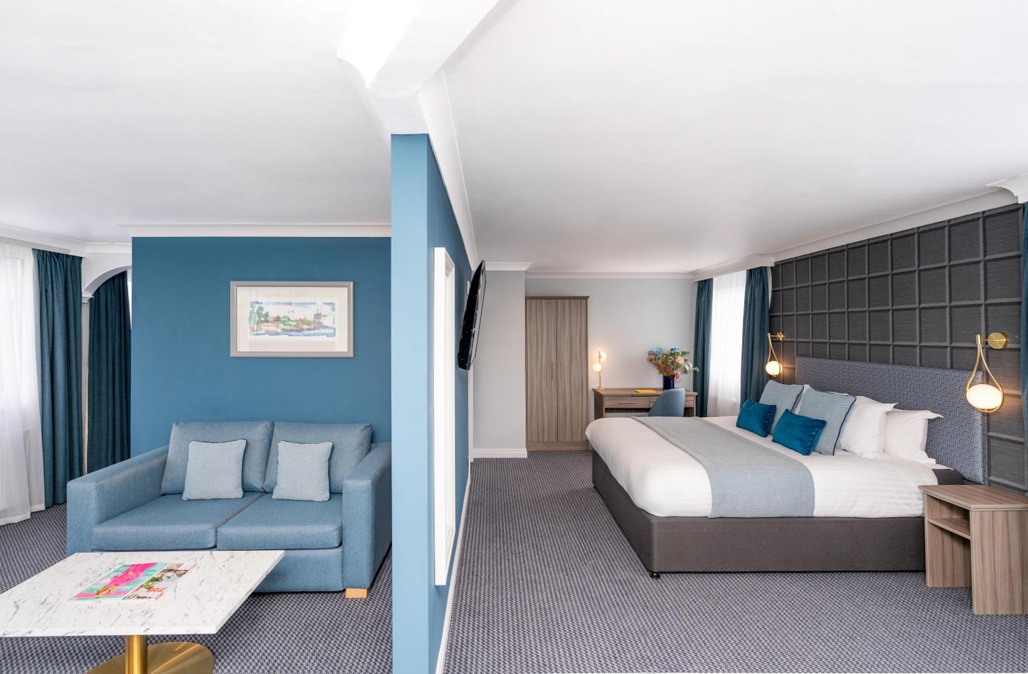 Bromley Court Hotel London Exterior photo