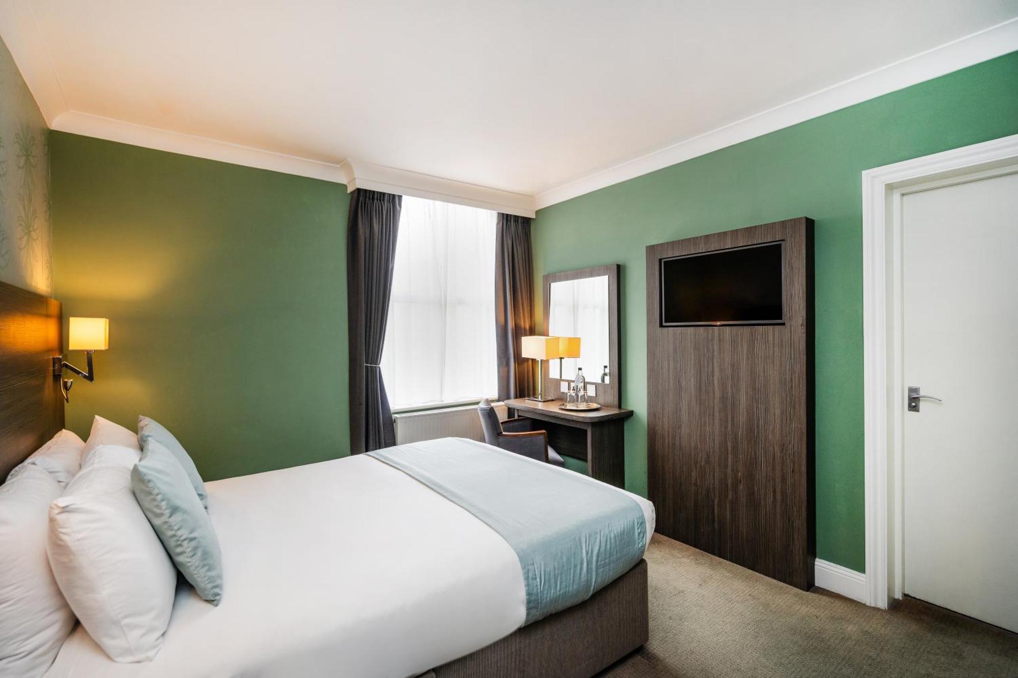 Bromley Court Hotel London Exterior photo