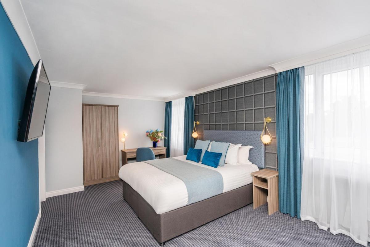 Bromley Court Hotel London Exterior photo