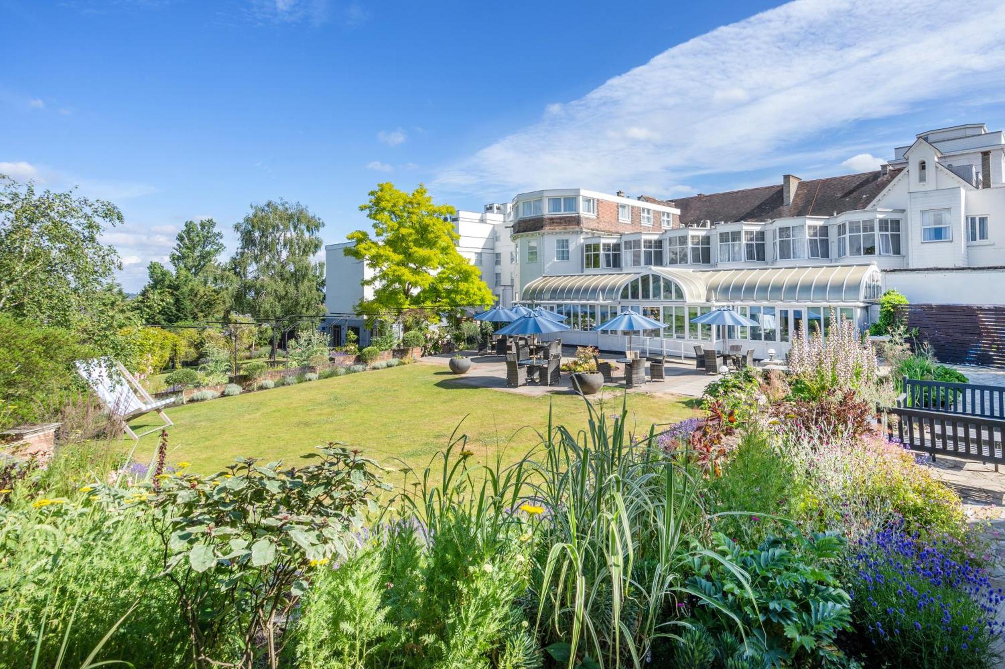 Bromley Court Hotel London Exterior photo
