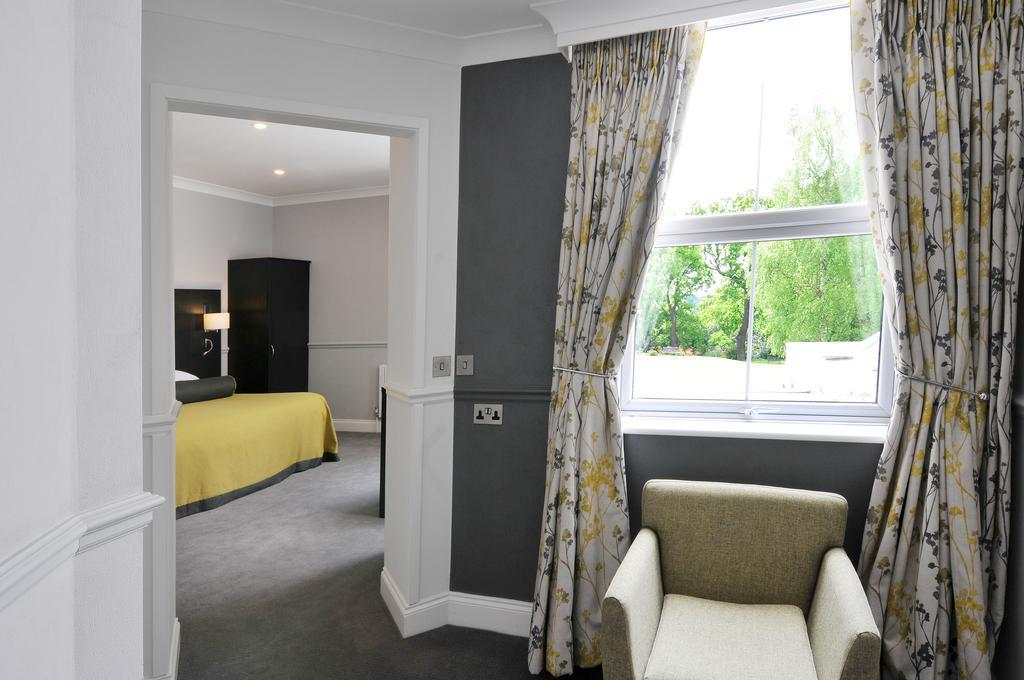 Bromley Court Hotel London Exterior photo