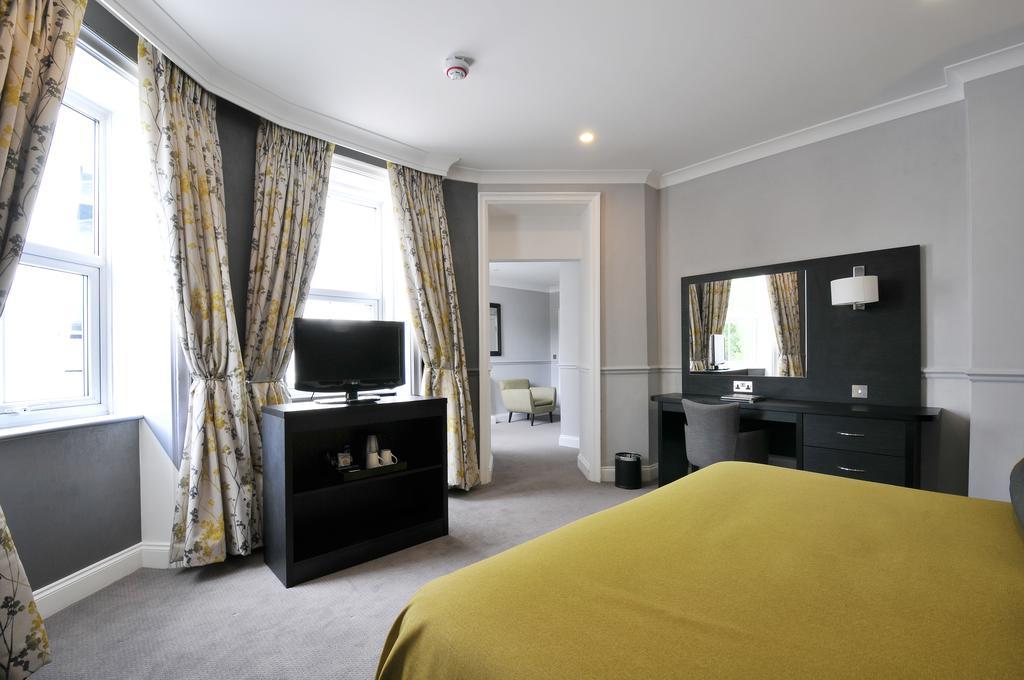 Bromley Court Hotel London Exterior photo